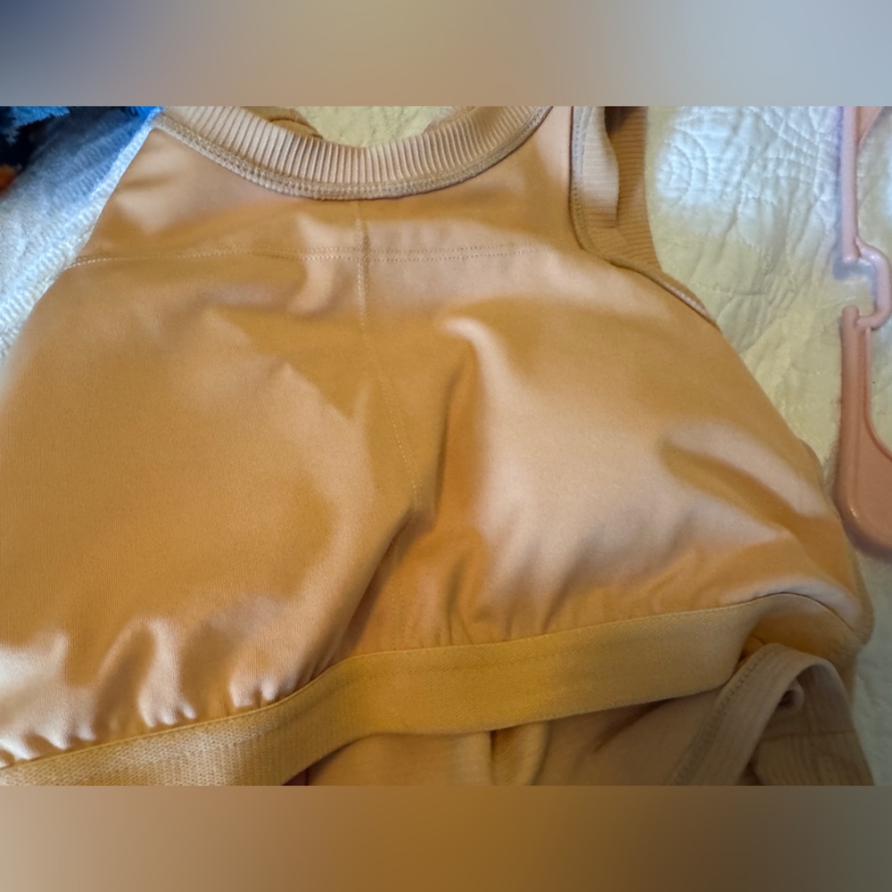 Move Theology size XS tan crop top with built in bra - Picture 5 of 5